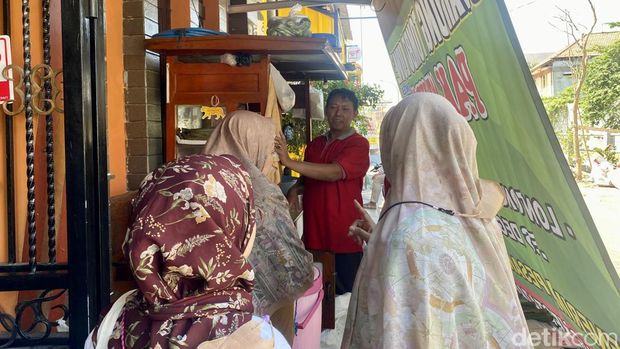 Nikmatnya Lontong Balap Pak Tjip yang sudah ada sejak 1987 di Surabaya