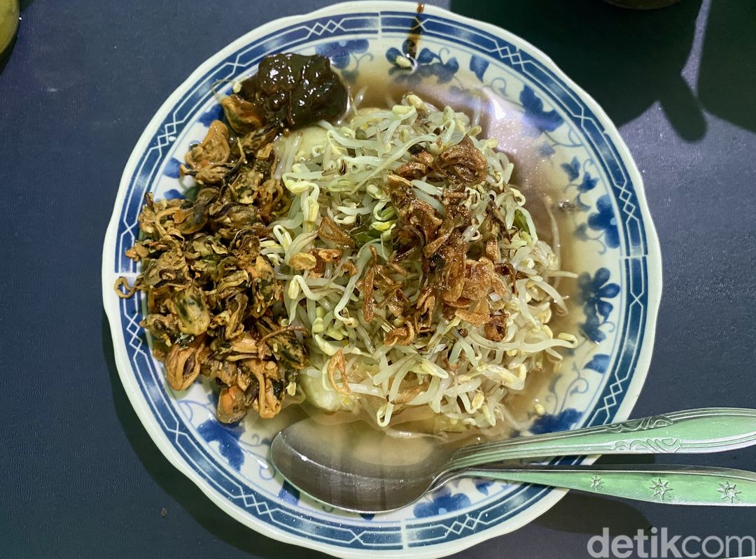 Nikmatnya Lontong Balap Pak Tjip yang sudah ada sejak 1987 di Surabaya