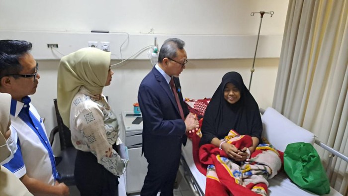 PAN memberikan bantuan senilai Rp 250 juta kepada RSIJ Pondok Kopi.