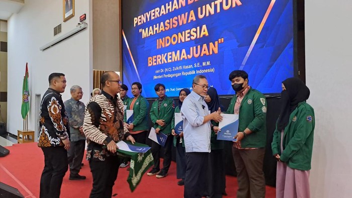 PAN memberikan beasiswa kepada 100 mahasiswa Uhamka