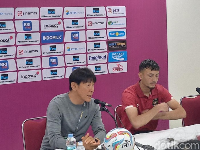 Pelatih Timnas Indonesia U-23, Shin Tae-yong saat konferensi pers usai laga melawan Timnas U-23 Turkmenistan di Stadion Manahan Solo, Selasa (12/9/2023) malam.