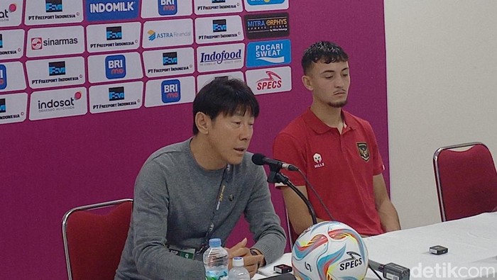 Pelatih Timnas Indonesia U-23, Shin Tae-yong saat konferensi pers usai laga melawan Timnas U-23 Turkmenistan di Stadion Manahan Solo, Selasa (12/9/2023) malam.
