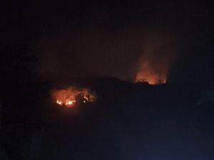 Kebakaran Kembali Melanda Gunung Ranggagading Sukabumi