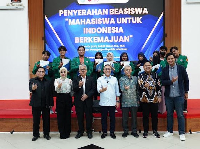 Penyerahan Beasiswa untuk Mahasiswa Uhamka
