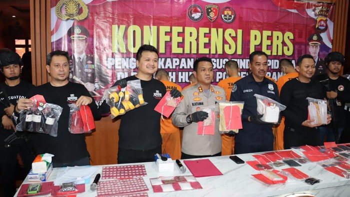 Polres Serang rilis kasus pabrik tembakau gorila