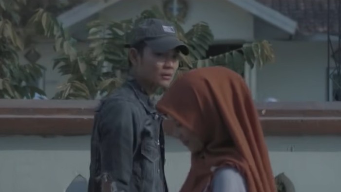 Potongan video musik lagu Merayu Tuhan.