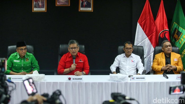 Potret Koalisi Ganjar Saat Rapat Konsolidasi Koalisi pendukung bakal calon presiden Ganjar Pranowo menggelar rapat konsolidasi di Gedung High End, Jakarta Pusat, Rabu (13/9/2023).