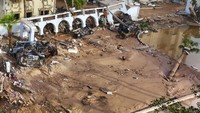 Setidaknya 2.300 orang tewas, menurut otoritas setempat di Derna, kota yang paling parah terdampak banjir. Selain itu sekitar 10.000 orang dilaporkan hilang. AP Photo/Jamal Alkomaty.