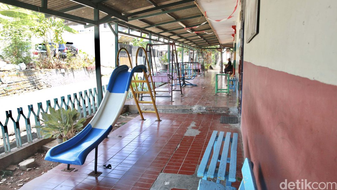 Revitalisasi taman Gudang Peluru di Jakarta sudah dimulai. Banguna TK yang akan ditaman tersebut pun terancam digusur.