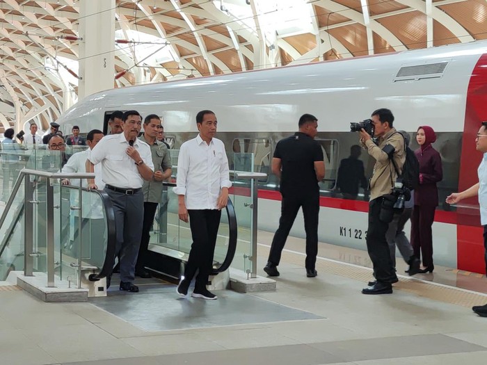 Presiden Jokowi menguji coba kereta cepat Jakarta-Bandung, Rabu (13/9/2023).