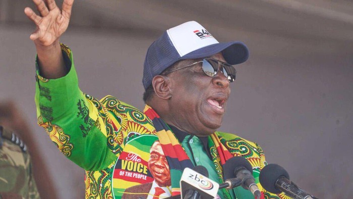President Emmerson Mnangagwa rallies ruling-party supporters ahead of August 23 elections © Zinyange AUNTONY / AFP