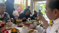 Jokowi terlihat santai makan dalam kesempatan itu. Foto: instagram Raffi Ahmad