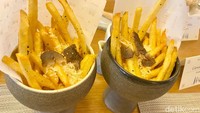 Inilah Fritte Al Tartufo yang merupakan kentang goreng dengan pelengkap black truffle Himalaya dan keju grana padano. Makin enak dimakan hangat-hangat dan disandingkan sebagai pelengkap steak.