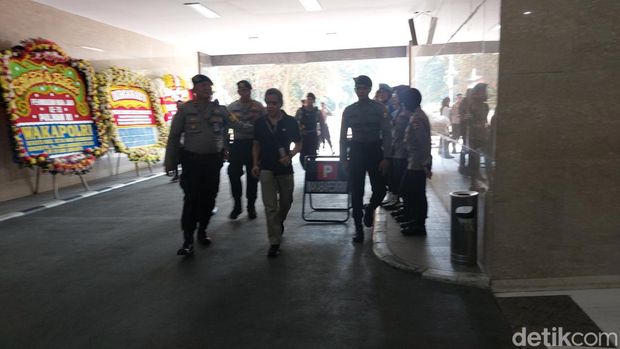 Rocky Gerung panuhi panggilan lanjutan Bareskrim