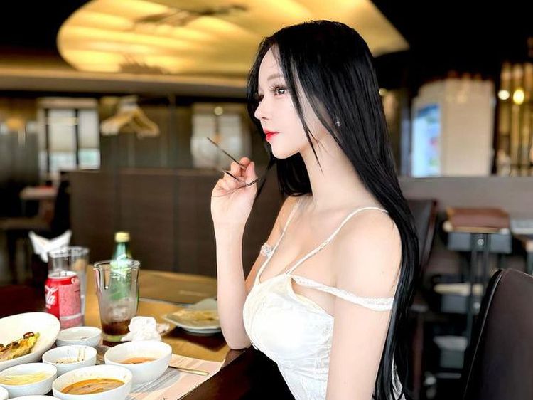 Foto Selebgram Korea Dijuluki Boneka Hidup, Penampilannya Terlalu Sempurna