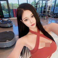 Selebgram Korea yang dikenal sebagai Seo Yoo A dipuji karena kecantikannya. Postingannya jadi viral tapi banyak netizen yang menyangsikan parasnya. Tampak terlalu sempurna, sang influencer dicurigai memakai filter dan aplikasi edit.  Foto: Instagram @see_yoo_a