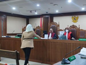 Ternyata Ini Isi Kertas dari Hasnaeni Wanita Emas yang Ditolak Hakim