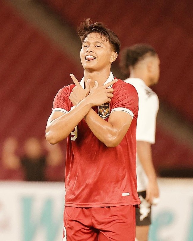 Hokky Caraka menjadi sorotan dalam beberapa permainannya baru-baru ini. Dalam postingan di Instagram, Hokky yang tergabung dalam PSS Sleman itu mendapat banyak komentar, termasuk yang memuji paras manisnya. Foto: Instagram