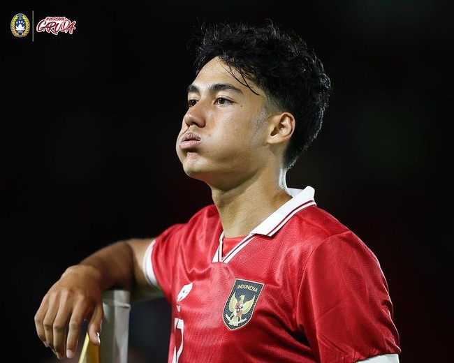 Banyak pemain naturalisasi dalam timnas U-23. Salah satu yang juga sering bikin salfok karena wajah gantengnya adalah Rafael Struick. Ia merupakan penyerang 20 tahun kelahiran Belanda yang juga tergabung dalam klub ADO Den Haag. Foto: Instagram