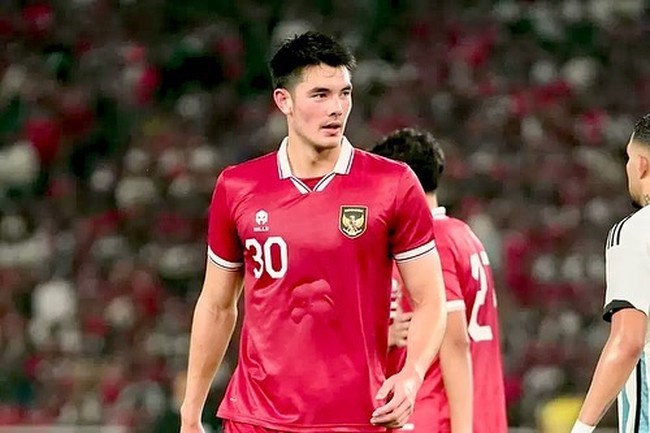 Elkan Baggot mendapat perhatian atas performanya sebagai bek Timnas U-23 dalam Kualifikasi Piala Asia U-23 semalam. Selain permainannya yang gemilang dan menyumbang satu gol itu, parasnya pria 20 tahun keturunan Inggris itu sering membuat wanita terpesona. Foto: Instagram