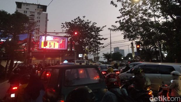 traffic light di surabaya
