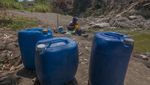 Warga Juwangi Manfaatkan Sisa Air Sungai yang Keruh untuk Cuci-Mandi