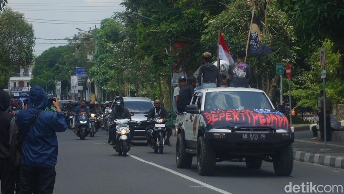 Warga Sidorejo desak Bupati Sleman pecat Jagabaya Sidorejo yang diduga palsukan tandatangan, Rabu (13/9/2023).