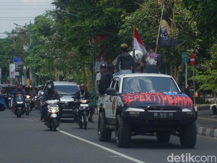Warga Sidorejo desak Bupati Sleman pecat Jagabaya Sidorejo yang diduga palsukan tandatangan, Rabu (13/9/2023).