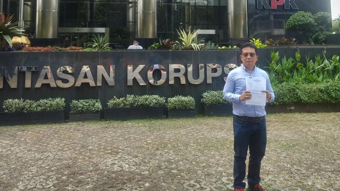 Andris J Tarihoran selaku pelapor Ketua PDIP Sumut Rapidin Simbolon ke KPK. (Foto: Istimewa)