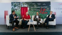 (Kiri ke kanan) Moderator, Presiden Direktur Prudential Indonesia Michellina L. Triwardhany, Chief Executive Officer Prudential plc Anil Wadhwani dan Managing Director, Strategic Business Group Solmaz Altin menjadi pembicara pada acara “One Indonesia Town Hall: For Every Life, For Every Future” di Jakarta, Rabu (14/09/2023). 