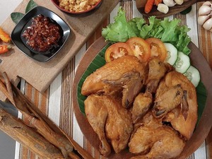 Gurih Lembut! Ayam Goreng Tulang Lunak yang Tulangnya Bisa Dimakan