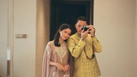 Tak hanya liburan, adik Aurel Hermansyah dan pacarnya itu juga sering kulineran seru, seperti makan-makan di restoran. Foto: Instagram @azriel_hermansyah