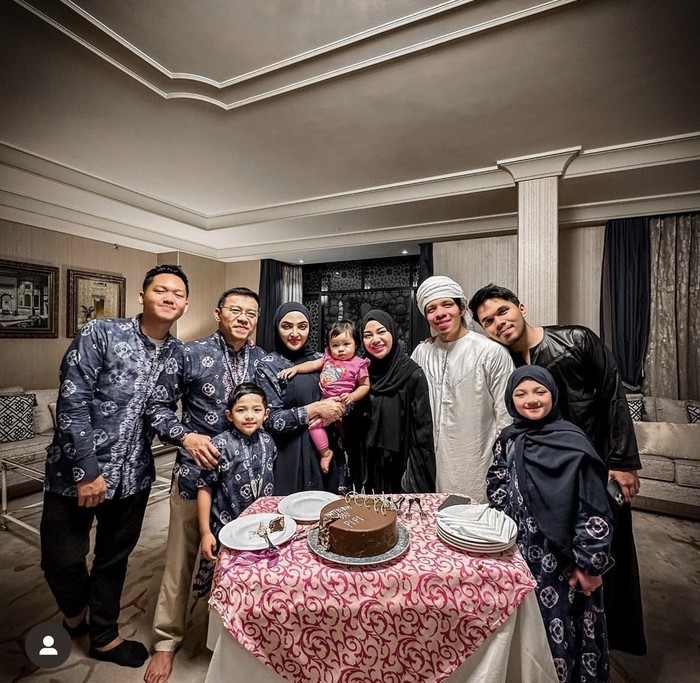 Azriel Hermansyah Bakal Nikah, Ini Momen Kulinernya Bareng Sarah Menzel Azriel Hermansyah Bakal Nikah, Ini Momen Kulinernya Bareng Sarah Menzel