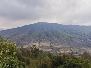 Kawasan Bromo Diguyur Hujan, Relawan Pemadam Kebakaran Bersyukur