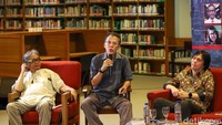 Penulis Hamid Basyaib melaunching buku berjudul Membongkar Pikiran Ganjar. Hamid mengatakan buku itu diharapkan akan membuat masyarakat menjadi lebih dekat dan mengenal sosok bacapres Ganjar Pranowo.