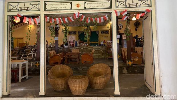Cafe de Ngokow di Dalem Pujokusuman, Jogja. Foto diunggah pada Kamis (14/9/2023).
