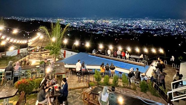 Caringin Tilu di Bandung. Caringin Tilu di Bandung.