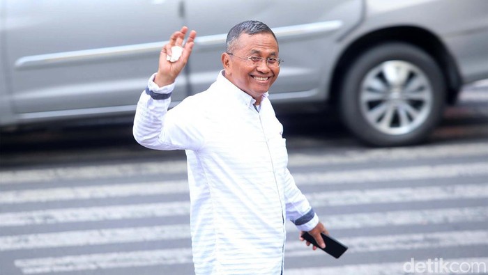 Dahlan Iskan menyambangi gedung KPK, Kamis (14/9/2023). Mantan Menteri BUMN itu memenuhi panggilan pemeriksaan sebagai saksi dalam kasus korupsi liquefied natural gas (LNG) atau gas alam cair di PT Pertamina.