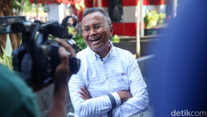 Dahlan Iskan menyambangi gedung KPK, Kamis (14/9/2023). Mantan Menteri BUMN itu memenuhi panggilan pemeriksaan sebagai saksi dalam kasus korupsi liquefied natural gas (LNG) atau gas alam cair di PT Pertamina.