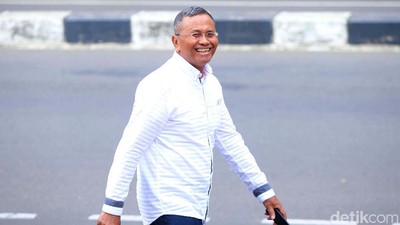 Dahlan Iskan Tebar Senyuman Jelang Jadi Saksi Kasus LNG Pertamina