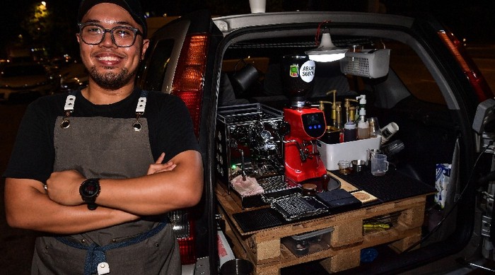 Demi Modal Nikah, Karyawan Ini Rela Jualan Kopi di Mobil Setiap Malam