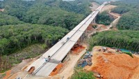 Dalam pembangunannya, ruas Tol Bangkinang-Koto Kampar melalui kontur eksisting yang ekstrim (lembah) dengan kedalaman sampai 30 meter dan panjang sampai 500 meter sehingga diperlukan bangunan jembatan. 