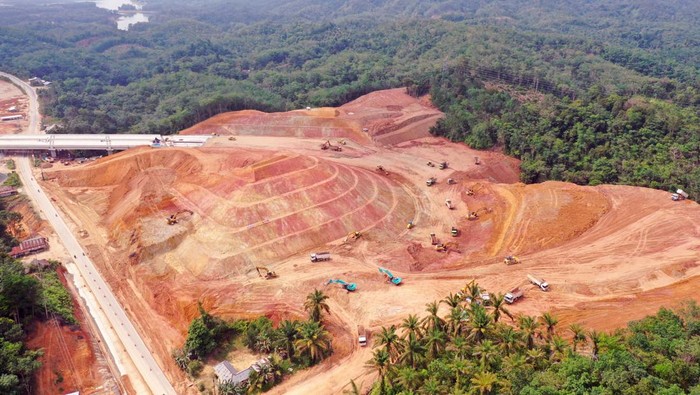Dibangun di Atas Lembah, Intip Tol Bangkinang-Koto Kampar Jalan tol Ruas Pekanbaru-Padang Seksi Bangkinang-Pangkalan Tahap I (Bangkinang-Koto Kampar) dilengkapi dengan jembatan layang di atas lembah. Begini potretnya.