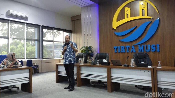 Dirut PDAM Tirta Musi Andi Wijaya menjelaskan kenaikan tarif pelanggan