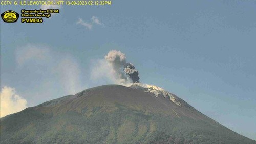 Erupsi Gunung Ile Lewotolok, Kamis (14/9/2023).