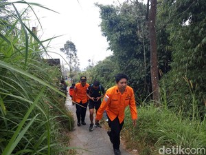 Hipotermia, WNA Pendaki Gunung Merapi Dievakuasi Tim SAR