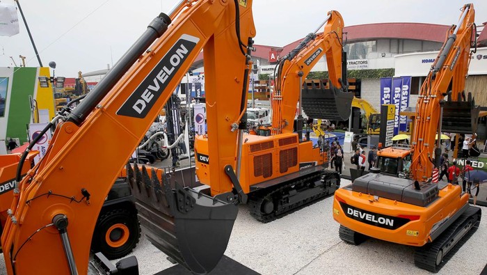 Hyundai Infracore Asia secara resmi mengumumkan pada pasar mengganti nama merek kendaraan beratnya menjadi Develon.