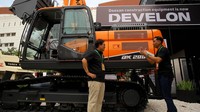 Hadir dalam acara tersebut Presiden Director PT Hyundai Infracore Asia, Hee Woong Shin di ajang pameran Mining terbesar di JIEXpo Jakarta. Penggantian nama atau rebranding ini bertujuan untuk memperkuat penetrasi ke pasar Asia.