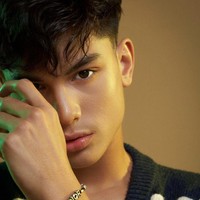 Penampilan Eddy Meijer di pemotretan terbarunya itu pun mendapatkan banyak pujian dari netizen. Tak hanya parasnya yang rupawan, Eddy sudah terlihat sangat profesional menjadi model. Foto: Dok. Glenn Prasetya via Instagram @eddy_mm