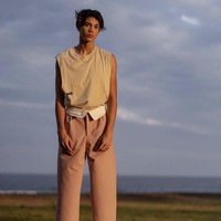 Sebelum menjadi model catwalk, Eddy Meijer pertama kali muncul sebagai model di video klip penyanyi Shanna Shannon berjudul Terlalu Sayang. Foto: Instagram @eddy_mm